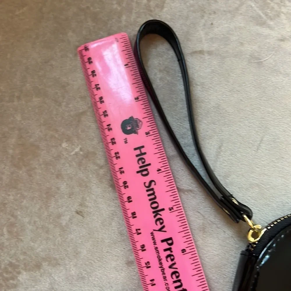 *Juicy Couture* Black Patent Heart Zippy Wristlet Coinpurse EUC!
